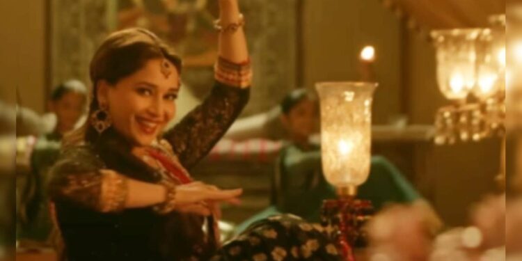 VIDEO में दिखा अक्षरा सिंह का देसी लुक, माधुरी दीक्षित का गाना किया रीक्रिएट, अदाएं तो आपको कर देंग