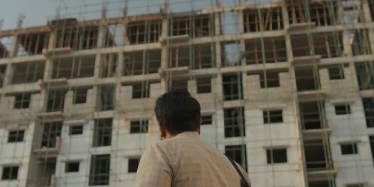 7.4 रेटिंग वाली वो फिल्म, जिसमें 3BHK घर के लिए तरस जाती है फैमिली, रुला देगी 2 घंटे 21 मिनट की ये बेस्ट मूवी