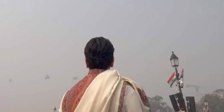 फिजिक्स क्लास में बनी लव कैमेस्ट्री, गाने से किया इंप्रेस, शादी करते ही ‘KISS’ से होने लगी दिक्कत