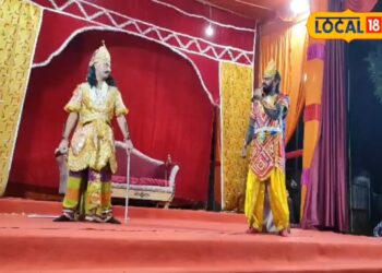 एक ही परिवार की तीसरी पीढ़ी निभा रही रामायण के पात्र, 114 साल पुरानी रामलीला देखने जुटती है हजारों की भीड़