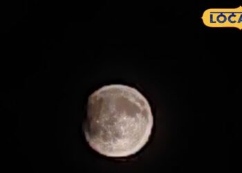 Before the lunar eclipse, the moon showed its lovely moon-like face in Sultanpur, pictures were captured in the camera.
