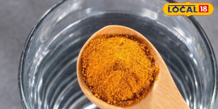 सुबह खाली पेट हल्दी वाला पानी, डिटॉक्स से डायबिटीज तक 5 बड़े फायदे