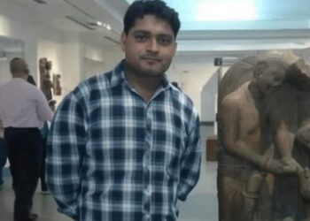 खाकी बनी चोरों का साथी! चाय पर हुई चर्चा, फिर GPS से हुआ कार चोरी का खुलासा; सिपाही था असली….