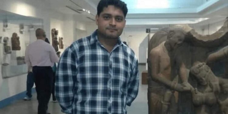 खाकी बनी चोरों का साथी! चाय पर हुई चर्चा, फिर GPS से हुआ कार चोरी का खुलासा; सिपाही था असली….