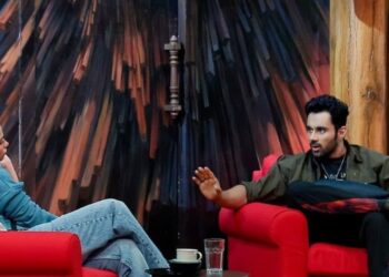 Bigg Boss 19: ‘रियल लाइफ में…’ अभिषेक बजाज संग हुई नगमा मिराजकर की बहस, आवेज दरबार की GF ने दिया करारा जवाब