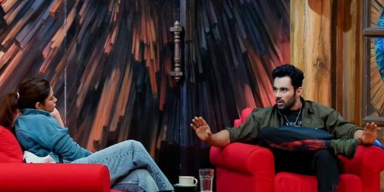 Bigg Boss 19: ‘रियल लाइफ में…’ अभिषेक बजाज संग हुई नगमा मिराजकर की बहस, आवेज दरबार की GF ने दिया करारा जवाब