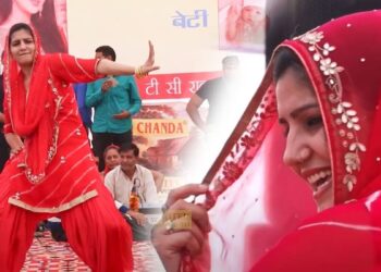 सुर्ख लाल सूट में दुल्हन सी बनकर सपना चौधरी ने लगाए भरी सभा में ठुमके, देखते रह गए सारे चाचा-ताऊ