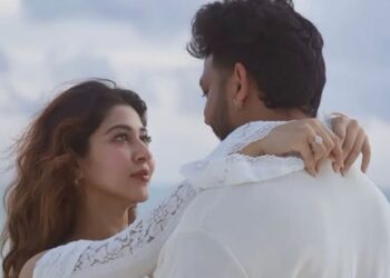 ‘देवों के देव महादेव’ की ‘पार्वती’ ने सुनाई खुशखबरी, समुद्र किनारे फ्लॉन्ट किया बेबी बंप, पति संग रोमांस की फोटो VIRAL