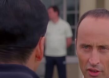 वेटर बनकर किया गुजारा, गलती से छूटी फ्लाइट ने बदल दी किस्मत, बना दिया सुपरस्टार