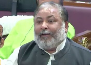 Ballia News: यूपी के मंत्री दयाशंकर सिंह समेत 15 के खिलाफ गिरफ्तारी वारंट, जानिए क्या है पूरा मामला