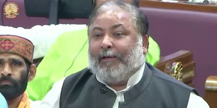 Ballia News: यूपी के मंत्री दयाशंकर सिंह समेत 15 के खिलाफ गिरफ्तारी वारंट, जानिए क्या है पूरा मामला