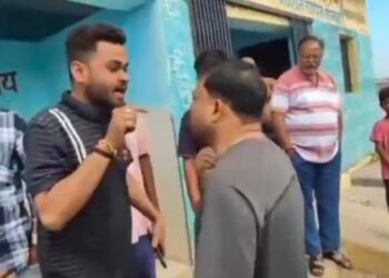 सोनभद्र. शौचालय मरम्मत को लेकर अधिशासी अधिकारी से अभद्रता, तीन लोगों के खिलाफ मुकदमा दर्ज करने लिए पुलिस को दी तहरीर