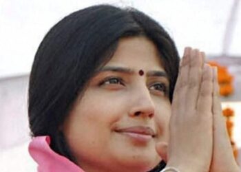 बाल-बाल बचीं डिंपल यादव…. इंडिगो की फ्लाइट हादसे से बची, पायलट की सूझबूझ से टली बड़ी दुर्घटना