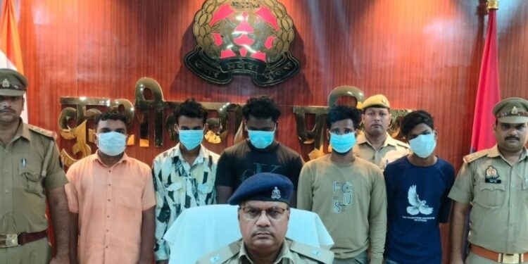 Kushinagar News: 15 मिनट का मतलब याद आया… कुशीनगर में ओवैसी के भड़काऊ भाषण का पोस्टर लगाकर माहौल बिगाड़ने की कोशिश, 5 गिरफ्तार