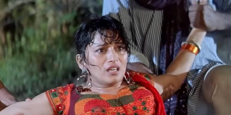 वो कामिनी हसीना, जो 17 साल बड़े एक्टर संग हुईं इंटीमेट तो पहले शरमाई फिर बोलीं- ‘मुझे घबराहट नहीं… मजा आया ‘