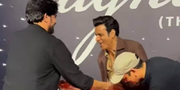 मनोज बाजपेयी के पैर छूते दिखे जयदीप, विजय, अनुराग और विनीत