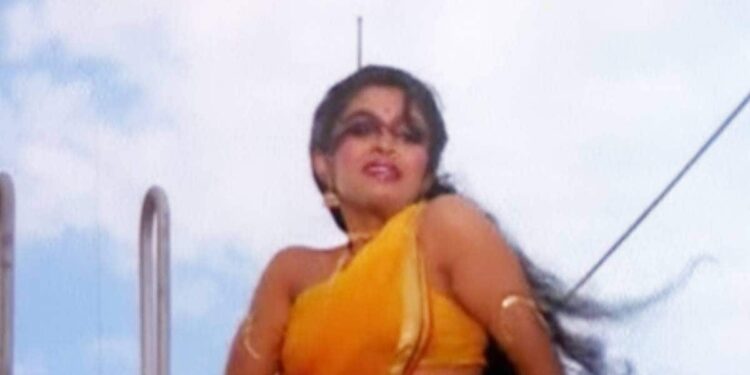 वो परमसुंदरी, जिसने 5 साल छोटे हीरो से किया रोमांस, फिर बन बैठी उसी की ‘मां’, कर चुकी विनोद खन्ना संग भी इश्क