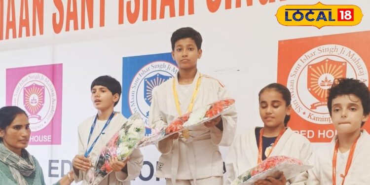 सीतामढ़ी की बेटी कल्याणी ने लहराया परचम, राष्ट्रीय जूडो प्रतियोगिता में गोल्ड मेडल जीतने वाली पहली महिला खिलाड़ी – Bihar News