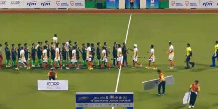 भारत-पाक में खत्‍म हुआ हैंडशेक विवाद, हॉकी के मैदान पर दोनों टीमों के हाथ मिले, क्‍या दिल भी मिल पाएंगे?