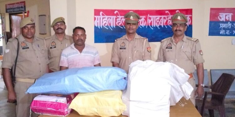 सोनभद्र. रामपुर बरकोनिया पुलिस ने अवैध रूप से भण्डारित 60 किग्रा विस्फोटक पटाखा किया बरामद