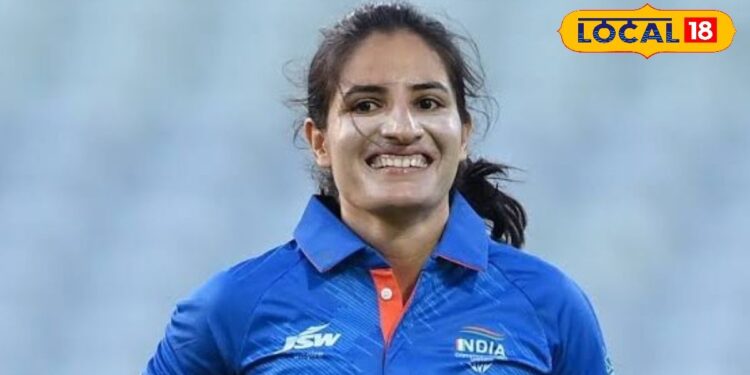 PHOTO: भारत ने जीता पहला महिला विश्व कप खिताब, हिमाचल की रेणुका सिंह ठाकुर की चमकी गेंदबाजी; देखें ये तस्वीरें