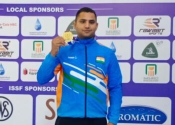 Ravinder Singh wins gold: इलावेनिल ने कांस्य और रविंदर ने स्वर्ण पदक जीता