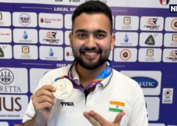 shooter Anish Bhanwala wins silver: शूटर अनीश भानवाला ने वर्ल्ड चैंपियनशिप में सिल्वर मेडल पर लगाया निशाना