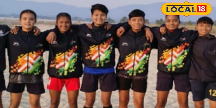 7 daughters of Champaran selected in Bihar Under 14 and 17 team show their talent in National Women Football Competition