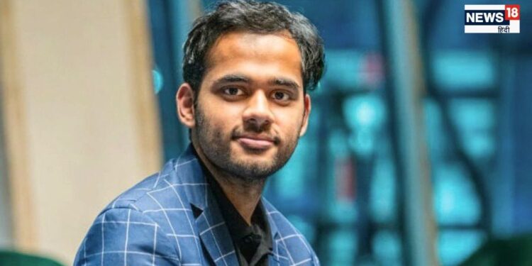 World Blitz Chess Championship: अर्जुन एरिगैसी ने मैग्नस कार्लसन को हराया, पहले दिन बनाई लीड