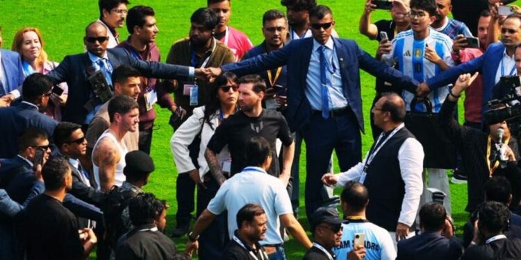 Inside story: लियोनेल मेसी के कोलकाता दौरे पर स्टेडियम में क्यों मचा हंगामा, क्या थी इसके पीछे की वजह