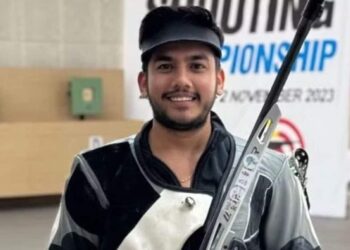 Aishwary Pratap Singh Tomar wins silver medal: आईएसएसएफ विश्व कप फाइनल के अपने डेब्यू में ऐश्वर्य प्रताप सिंह ने सिल्वर मेडल अपने नाम किया.
