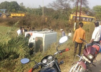 घोरावल. बोलेरो और बाइक की भिड़ंत में भाई बहन गंभीर रूप से घायल