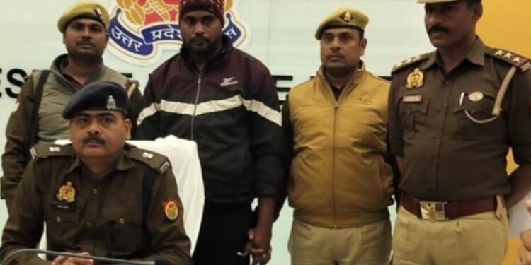 सोनभद्र. आलू की बोरी के बीच 17 लाख रुपए कीमत की अवैध अंग्रेजी शराब झारखंड से जा रही थी बिहार