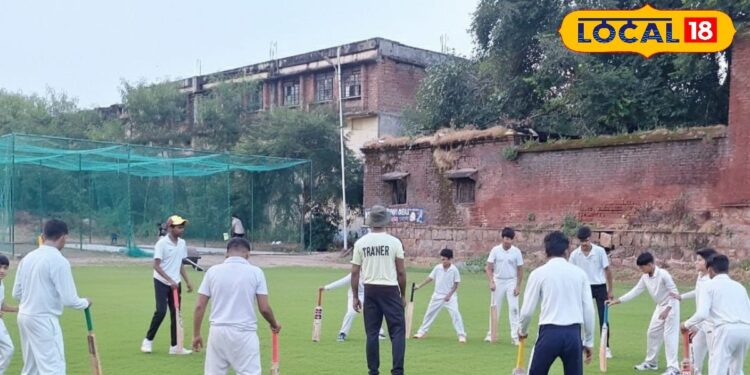 झांसी के बच्चों के सपनों को मिल रही है नई उड़ान, विपिन बिहारी इंटर कॉलेज में क्रिकेट कोचिंग कैंप हुआ शुरू