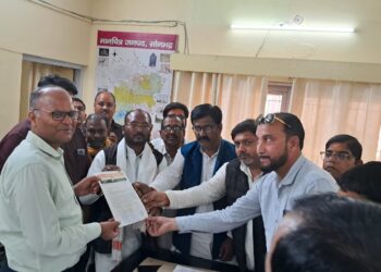 सोनभद्र. कांग्रेस ने शंकराचार्य अविमुक्तेश्वरानंद व शिष्यों के विरुद्ध दर्ज एफआईआर की निष्पक्ष जांच के संबंध में सौंपा ज्ञापन