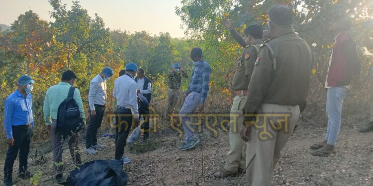 सोनभद्र. कोटा गांव के जंगल में किशोर का पेड़ से लटका मिला सिर, धड़ खा गए जानवर