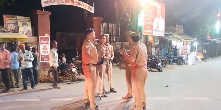 दुद्धी. चैत्र नवरात्रि के पहले दिन रामनवमी अखाड़े का निकला भव्य जुलूस, अस्त्र शस्त्र शौर्य का प्रदर्शन