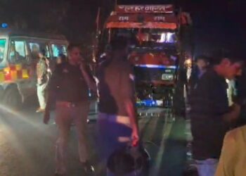 सोनभद्र. डीसीएम ट्रक और बाइक के बीच टक्कर, युवक की मौत