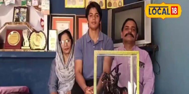 मेहनत, लगन और जज्बे की अनोखी कहानी, बागपत की बेटी ने गोल्ड मेडल की लगा दी झड़ी, CM योगी ने किया सम्मानित