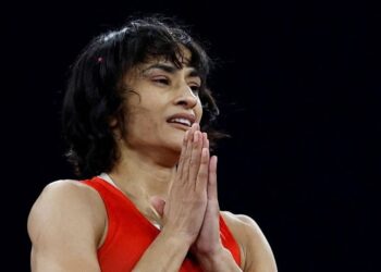 विनेश फोगाट पर नई मुसीबत, WFI ने जारी किया कारण बताओ नोटिस, खतरे में करियर