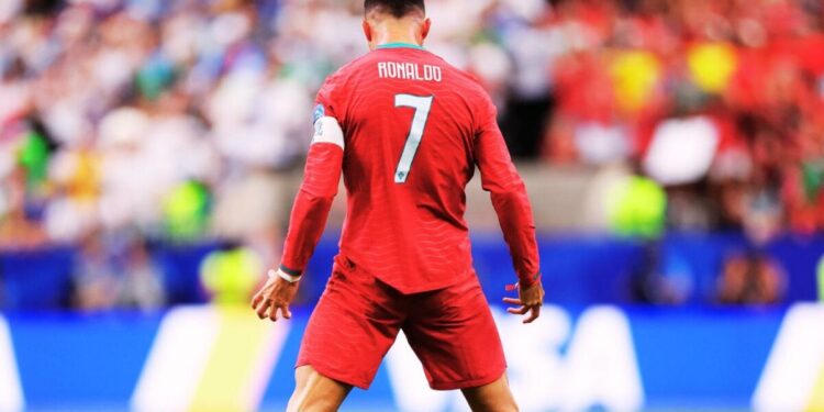 Cristiano Ronaldo VS Lionel Messi: 24 घंटे भी नहीं टिका लियोनेल मेसी का वर्ल्ड रिकॉर्ड, क्रिस्टियानो रोनाल्डो ने कर दिया ध्वस्त, बने बादशाह