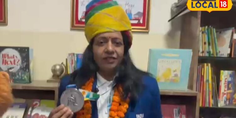 52 की उम्र में दुनिया को चौंकाया, 78 देशों को दी टक्कर, अलवर की सुमन ने वर्ल्ड योगासन में जीता सिल्वर