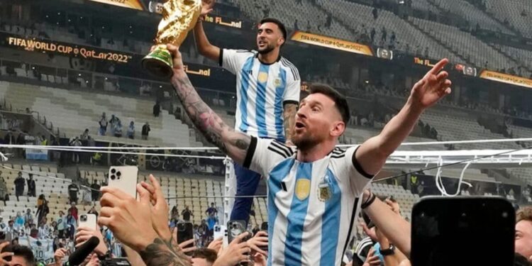 वर्ल्ड चैंपियन को मिलेंगे कितने पैसे, FIFA और T20 वर्ल्ड कप के इनामी राशि में कितना फर्क, अंतर हैरान कर देने वाला