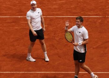 French Open 2026: हेलियोवारा और पैटन पहली बार पुरुषों के डबल्स फाइनल में पहुंचे, खिताब से एक जीत दूर