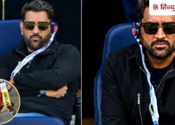 MS Dhoni के कान पर दिखा अनोखा गैजेट, आखिर क्या है यह छोटा डिवाइस और क्यों पहनते हैं माही?, Gadgets Hindi News