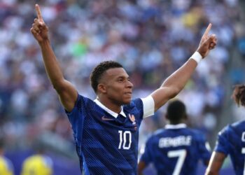 Kylian Mbappe Smashes Ronaldo’s Record: किलियन एमबाप्पे ने तोड़ा रोनाल्डो का बड़ा वर्ल्ड कप रिकॉर्ड, लियोनेल मेसी से 1 गोल पीछे
