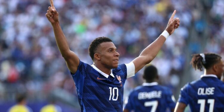 Kylian Mbappe Smashes Ronaldo’s Record: किलियन एमबाप्पे ने तोड़ा रोनाल्डो का बड़ा वर्ल्ड कप रिकॉर्ड, लियोनेल मेसी से 1 गोल पीछे