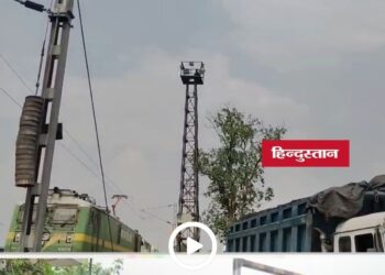 Singrauli News: सिंगरौली के सरई में नौकरी से बर्खास्त युवक मोबाइल टावर पर चढ़ा, घंटों चला हाई वोल्टेज ड्रामा, मध्य प्रदेश वीडियो न्यूज