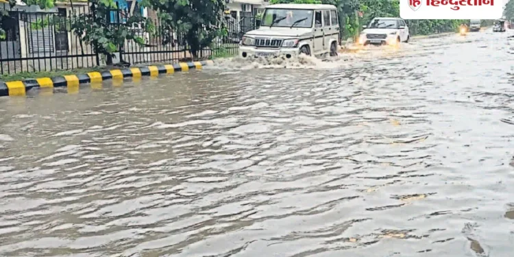 UP Rain: बरेली-शाहजहांपुर में टूटे सभी रिकॉर्ड, आज भी चार जिलों में बहुत भारी बारिश का रेड अलर्ट, Uttar-pradesh Hindi News