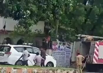 MP में फायर ब्रिगेड को मिला नया काम, विधायक का वाहन धोने का वीडियो वायरल; MLA बोले- जिनकी कोई हैसियत नहीं.., Madhya-pradesh Hindi News